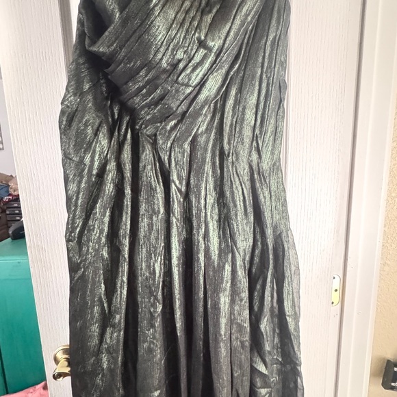 Silver Asymmetrical Sleeveless Gown for Cocktail - Picture 4 of 6
